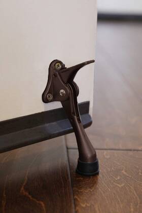 90onestopbr01 Safus Step-on Door Stop - Oil Rubbed Bronze 1pc 1